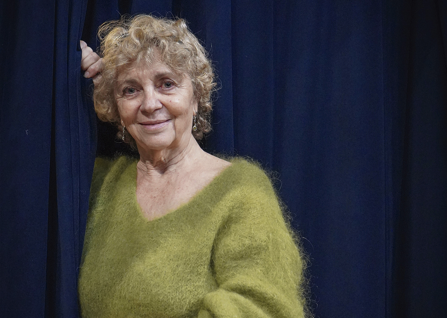 Gloria Muñoz posa para Masescena en una de las salas del Teatro La Abadía de Madrid