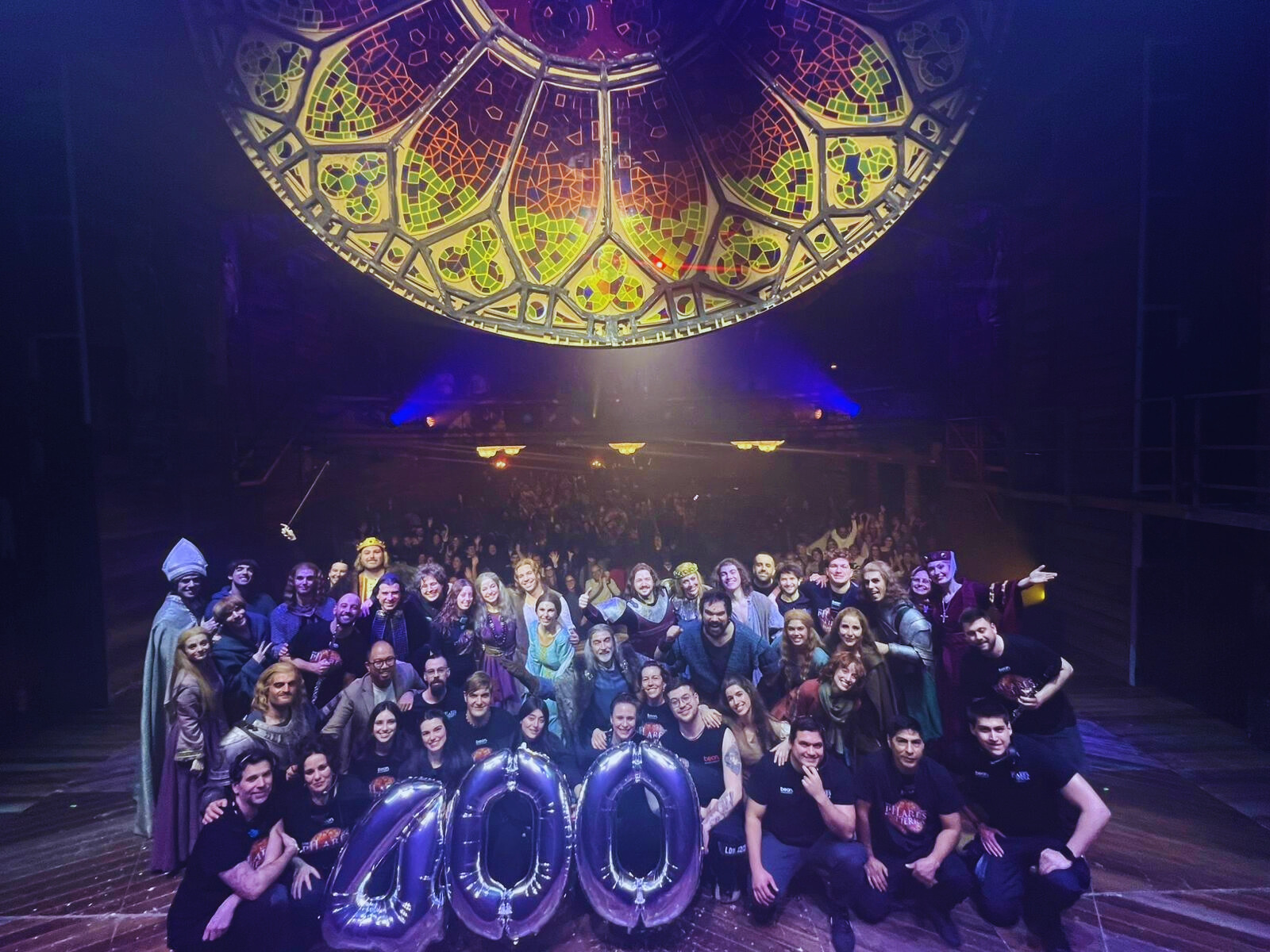 Imagen de celebración de las 400 funciones