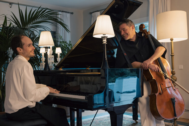 Imagen promocional de los artistas