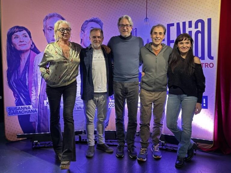 Fotografía de familia del reparto de "Una idea genial"