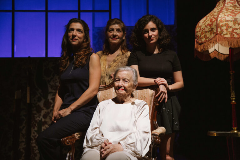 Imagen promocional del reparto de la obra