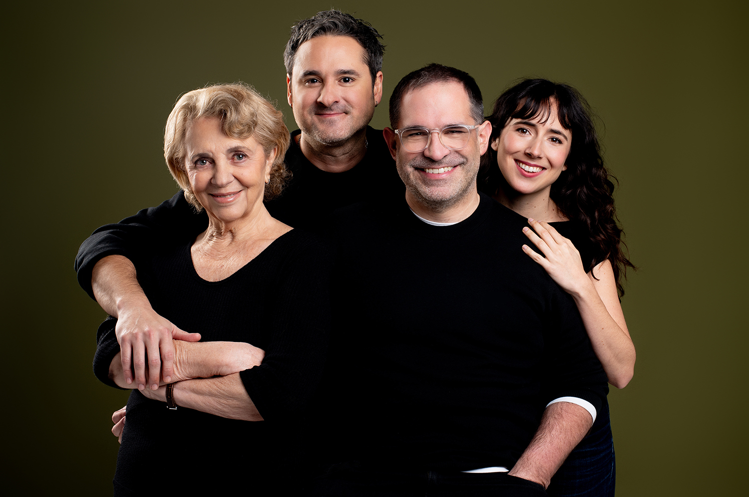 Imagen de los protagonistas y director de "Las gratitudes"