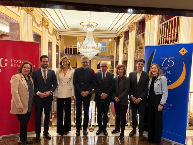 Fotografía de familia de la presentación