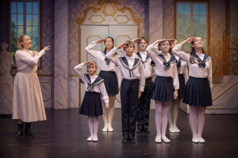 Imagen de una escena del musical