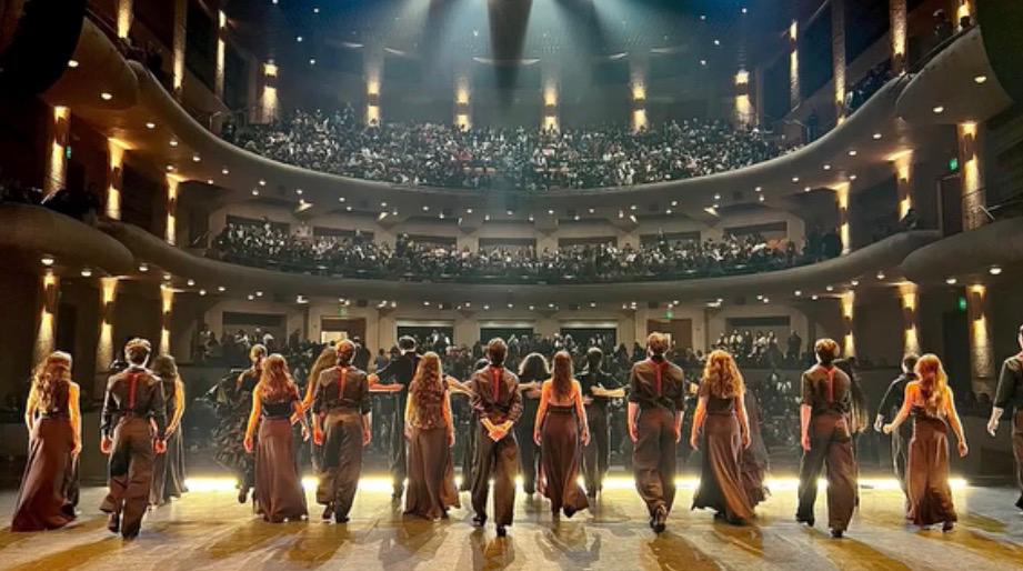 Los miembros del Ballet Español en el Teatro Mayor Julio Mario Santo Domingo de Bogotá