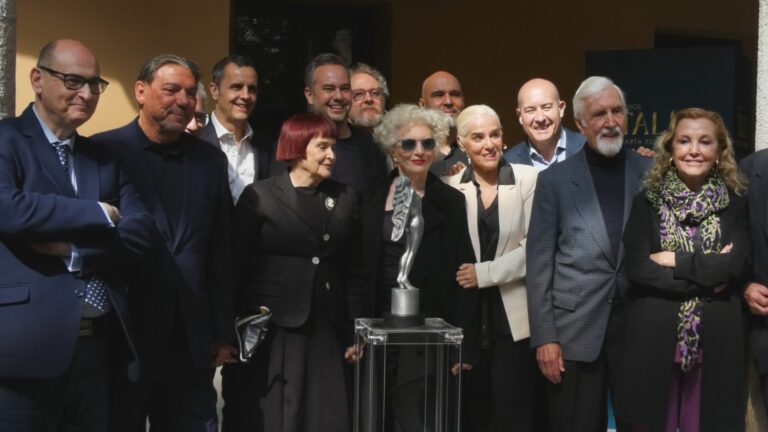 Fotografía de familia de la presentación de candidatos a los Premios Talía 2026