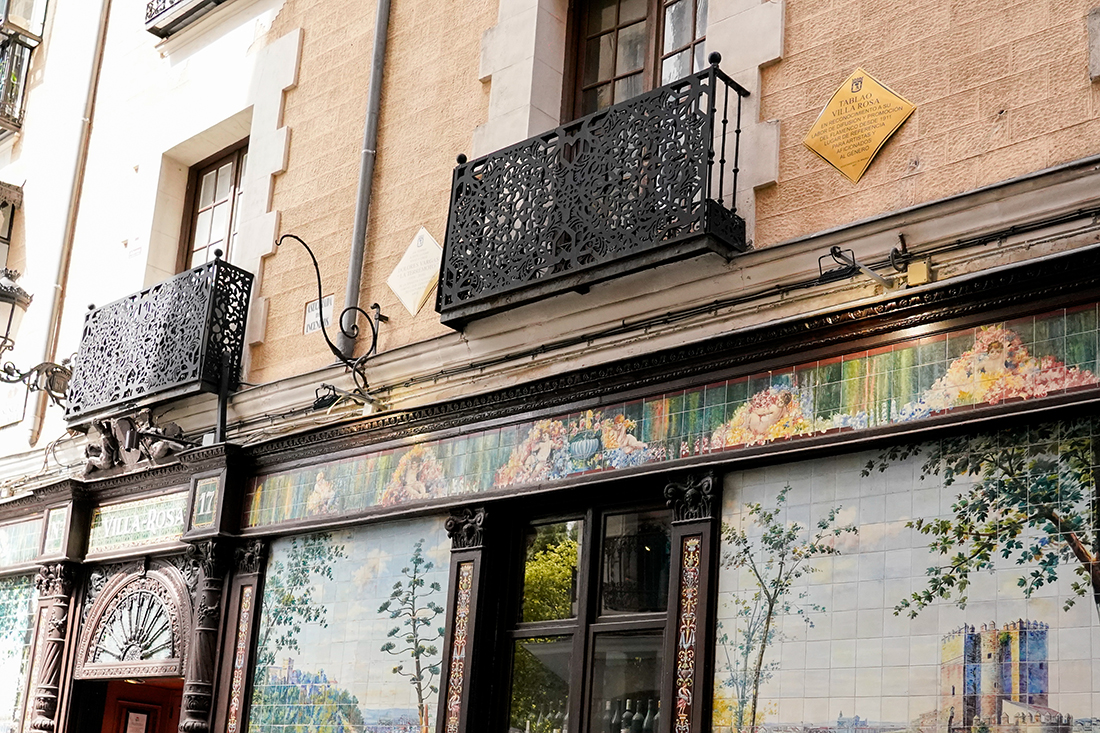 Imagen de la placa en la fachada