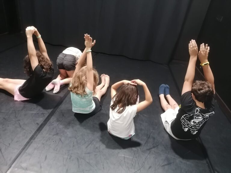 Imagen promocional de la escuela estival