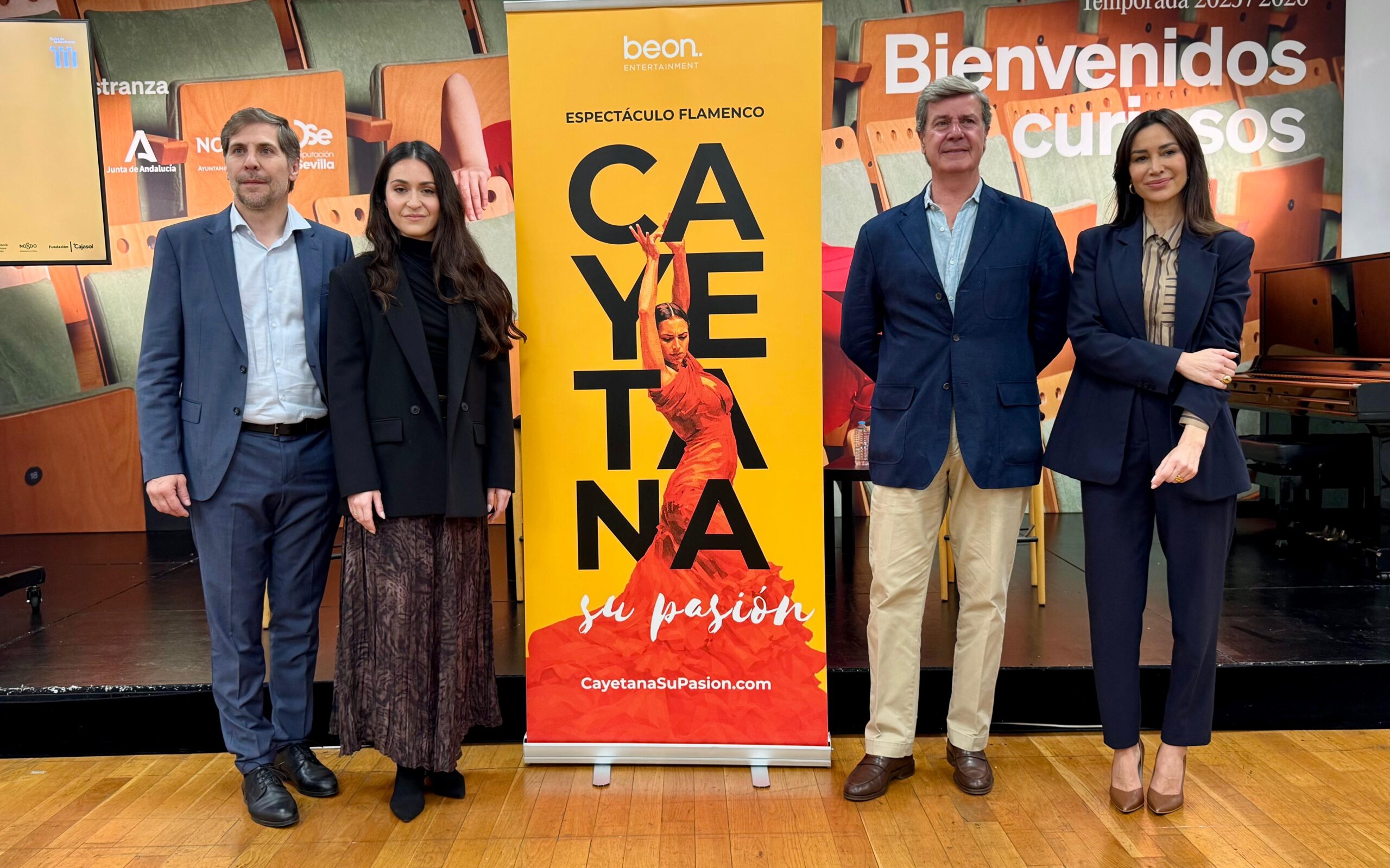 Uno de los momentos de la presentación en el Teatro de la Maestranza de Sevilla