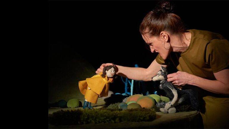 Imagen de una escena de la obra "Dentro de los cuentos"