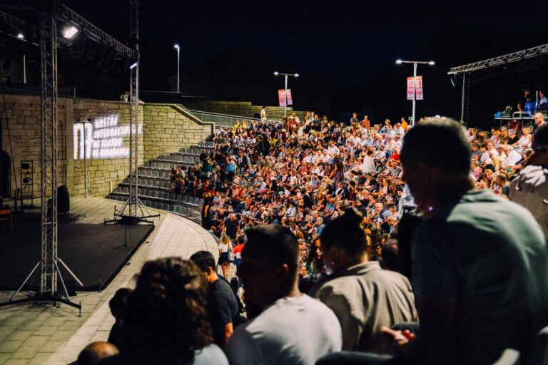 Imagen del público en la Mostra Internacional de Teatro de Ribadavia