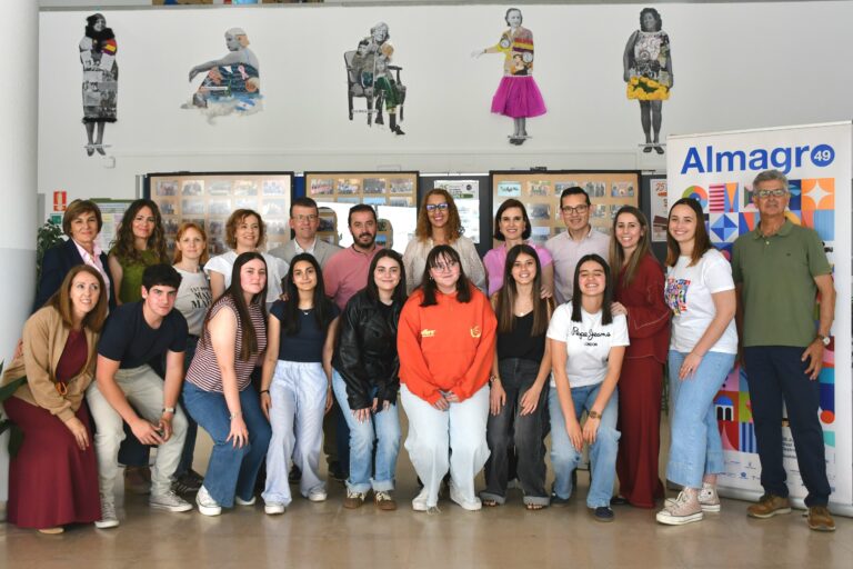 Fotografía de familia de la presentación esta mañana