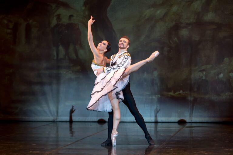 Amanda Gomes & Mikhail Timaev en 'Laurencia'