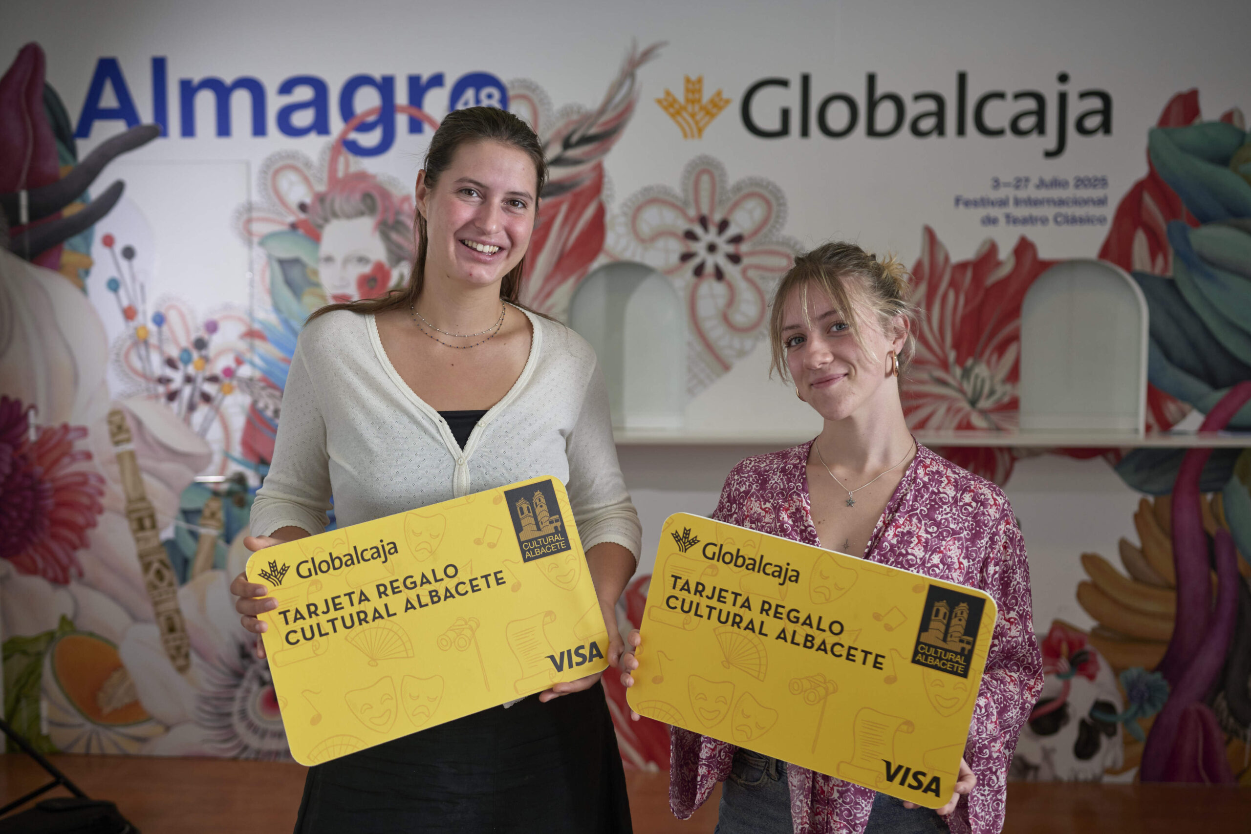 Las beneficiarias de la Beca Globalcaja en la anterior edición, Nora Osma y Amanda Belloso