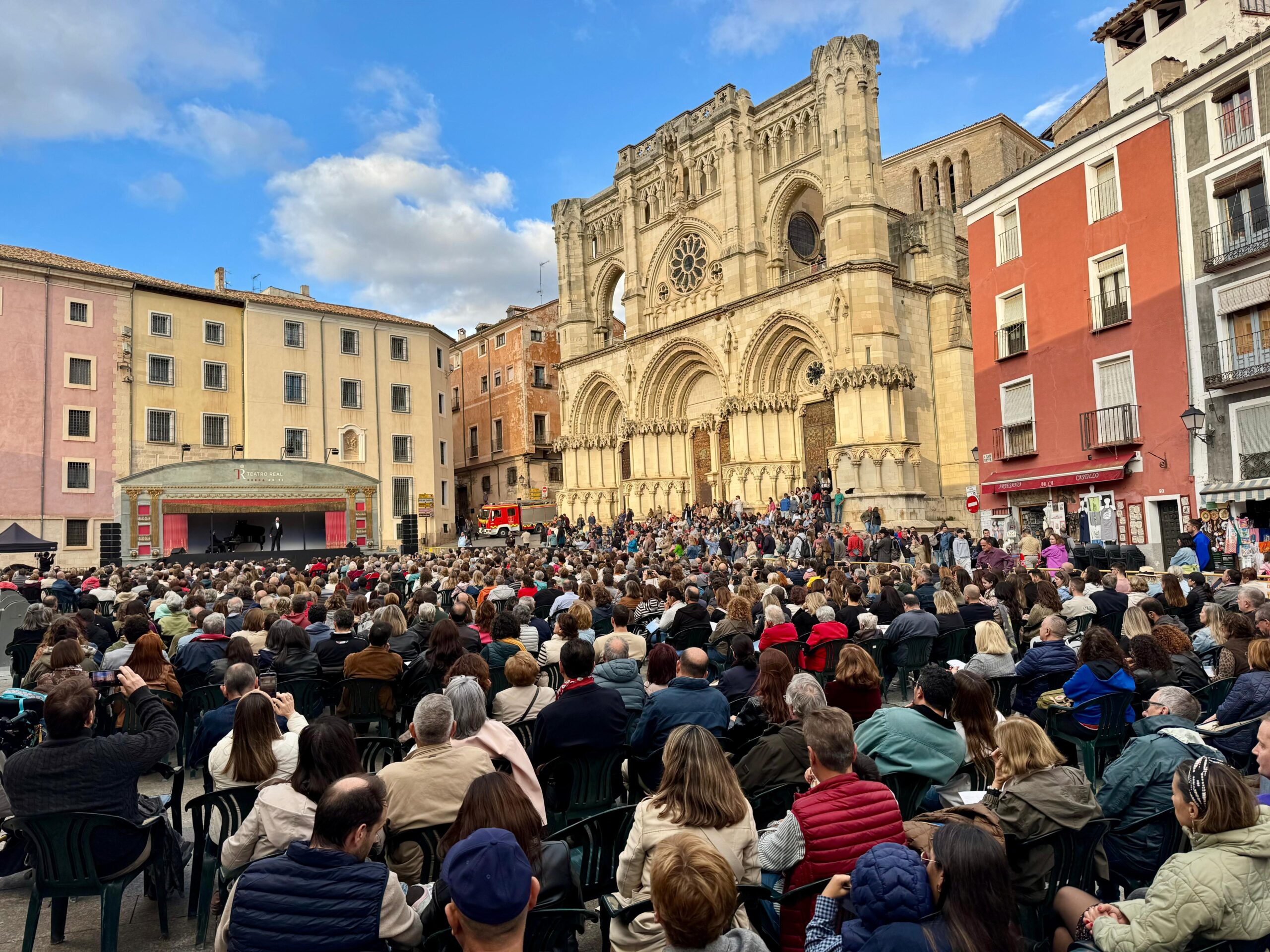 Imagen de la Carroza del Teatro Real en la Plaza Mayor de Cuenca