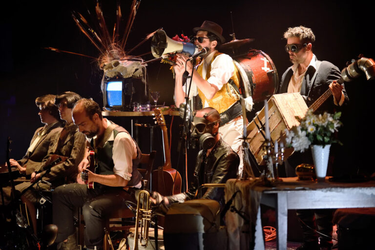 L’Orchestre d’Hommes-Orchestres con su propuesta ‘Performs Tom Waits’