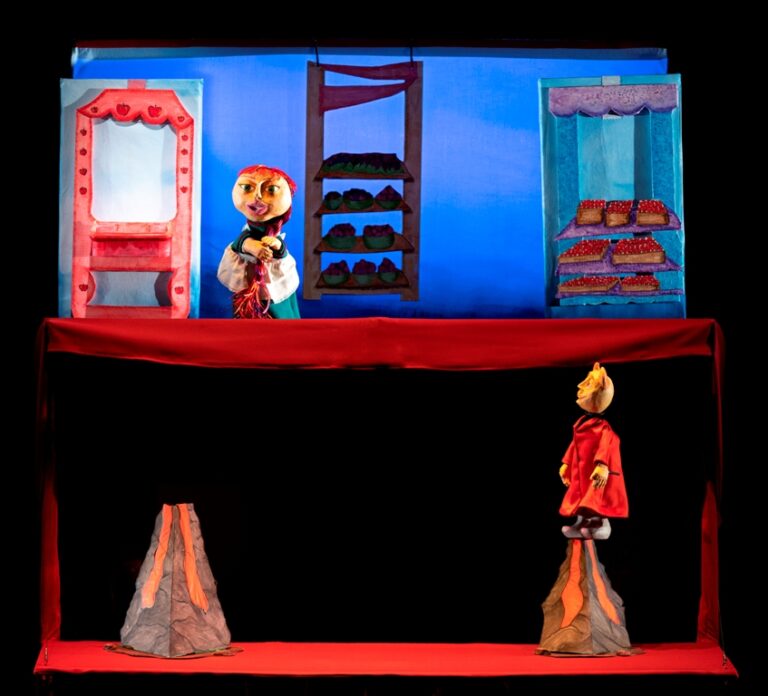 ‘Rojo’, una propuesta tierna y divertida que revisa con humor los personajes tradicionales de brujas y diablos