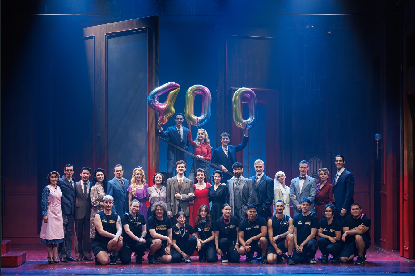 Imagen de celebración de las 400 funciones