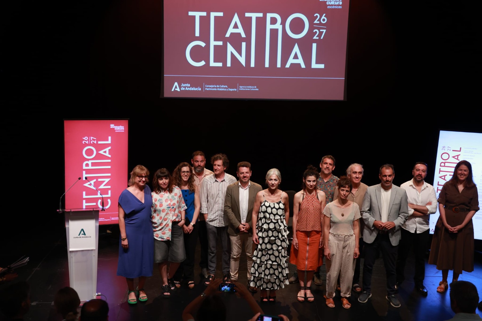 Fotografía de familia de la presentación