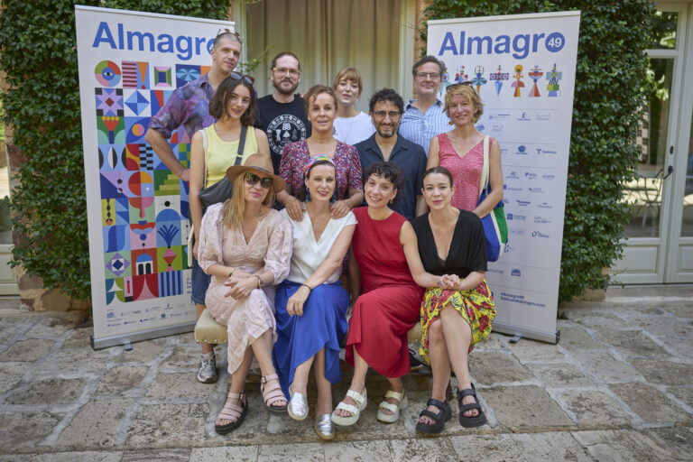 Los integrantes de las propuestas de este fin de semana junto a la directora del festival