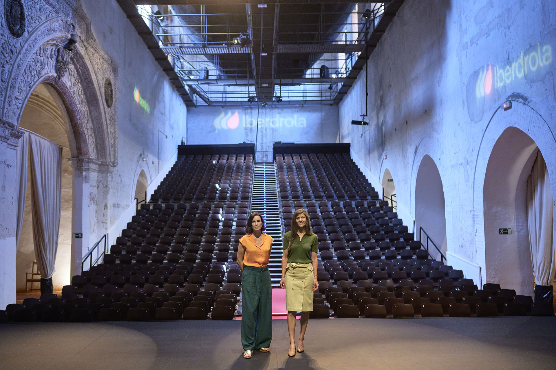 Iberdrola visita las instalaciones de la mano de la directora del festival, Irene Pardo