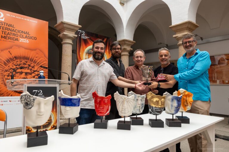 Acto de presentación de la nueva máscara 'Presencias' de la colección Ars Factum
