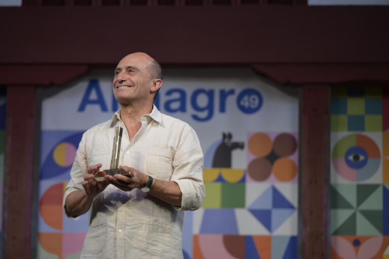 Pepe Viyuela recibe el premio Corral de Comedias 2026
