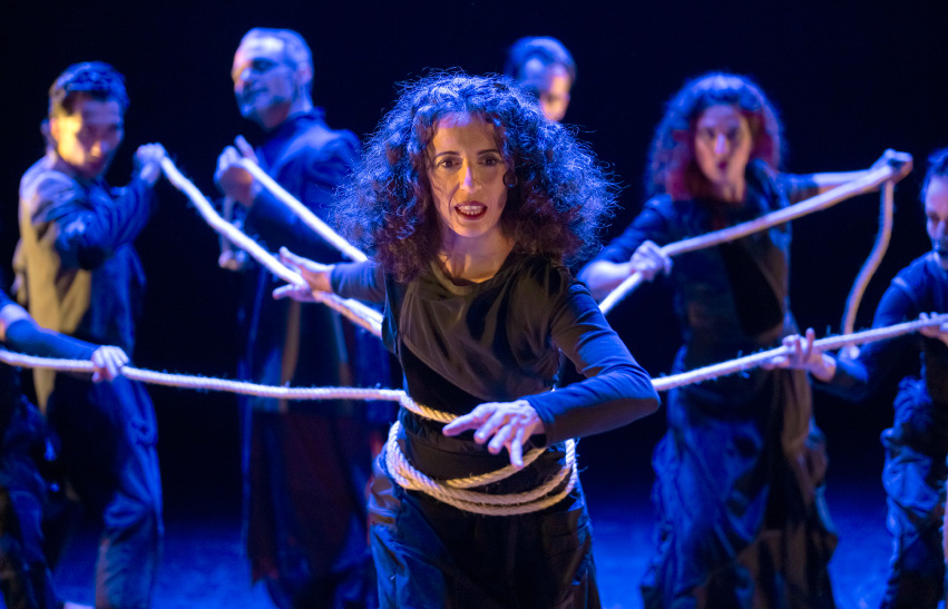 Imagen de escena de Antígona, la estirpe maldita
