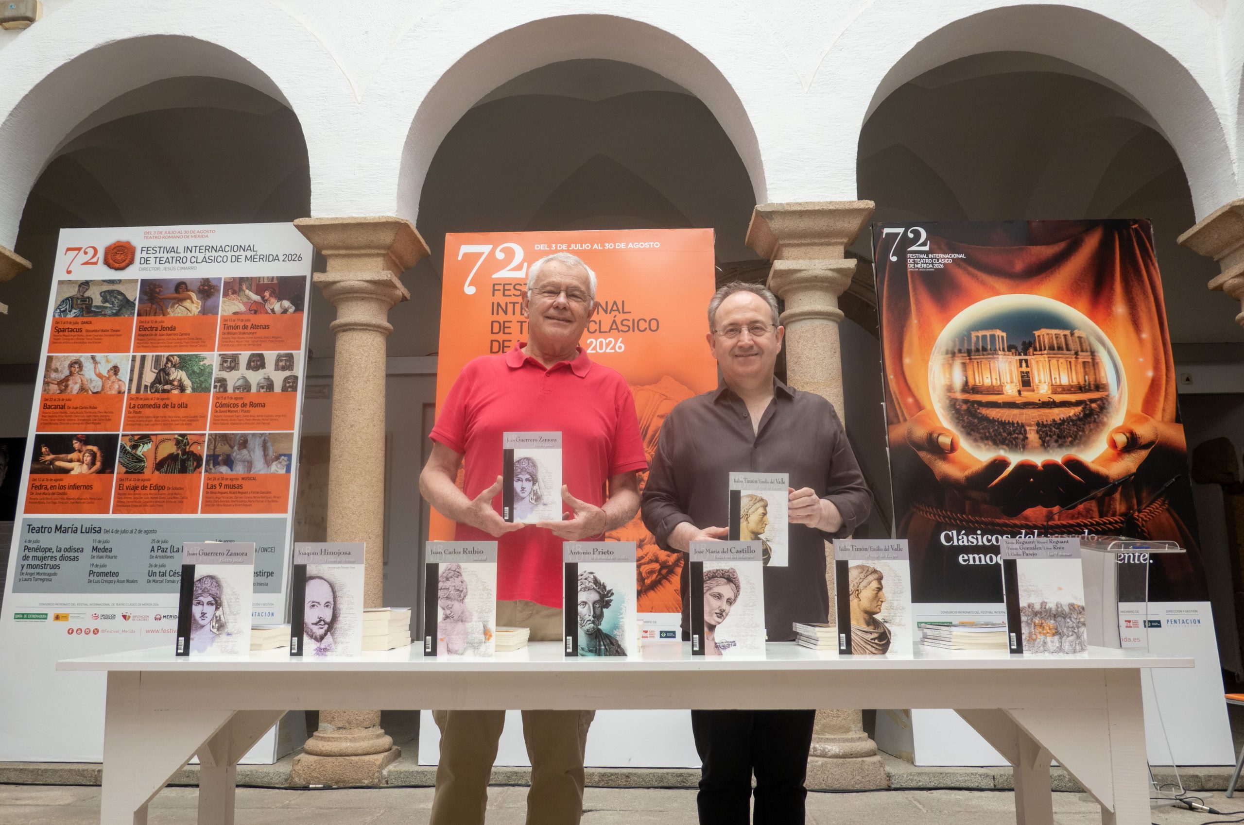 Ángel Jiménez, editor, y Jesús Cimarro, director del Festival, presentan los libros publicados de esta edición