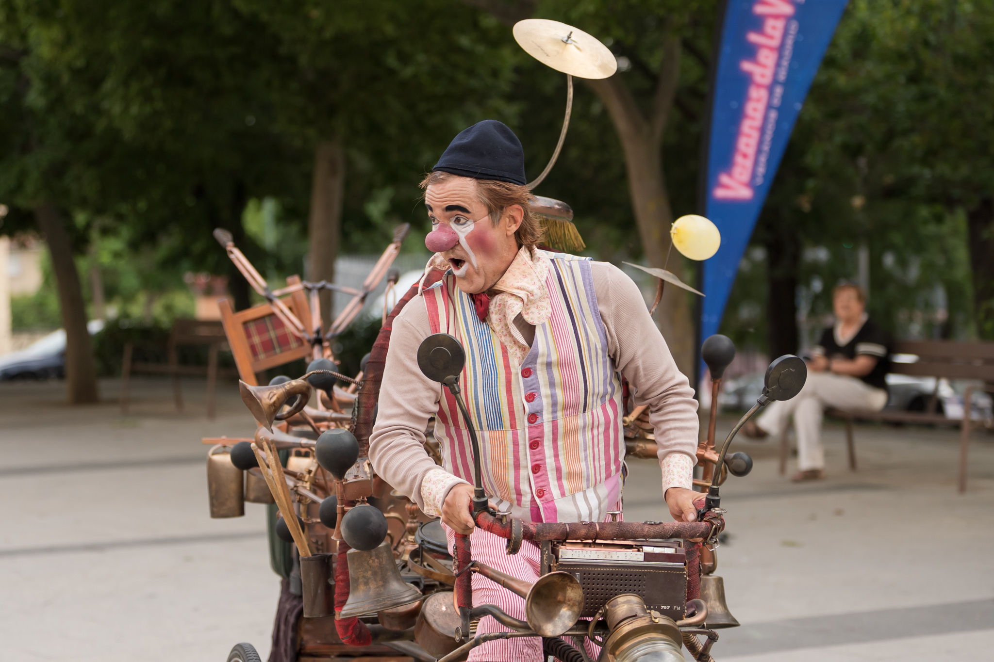 Fuman, el payaso músico viajero