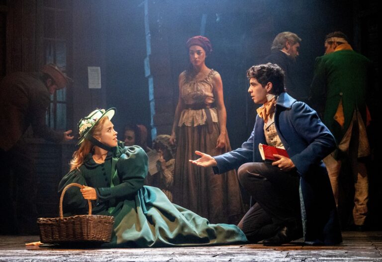 Àlexia Pascual como 'Cosette', Quique Niza como 'Marius' y Elsa Ruiz como 'Èponine'