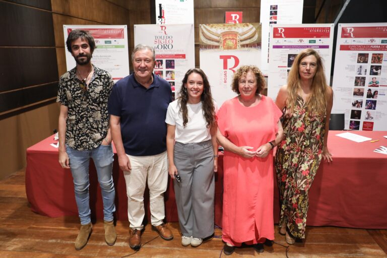 Los protagonistas de la presentación posaron para los medios de comunicación