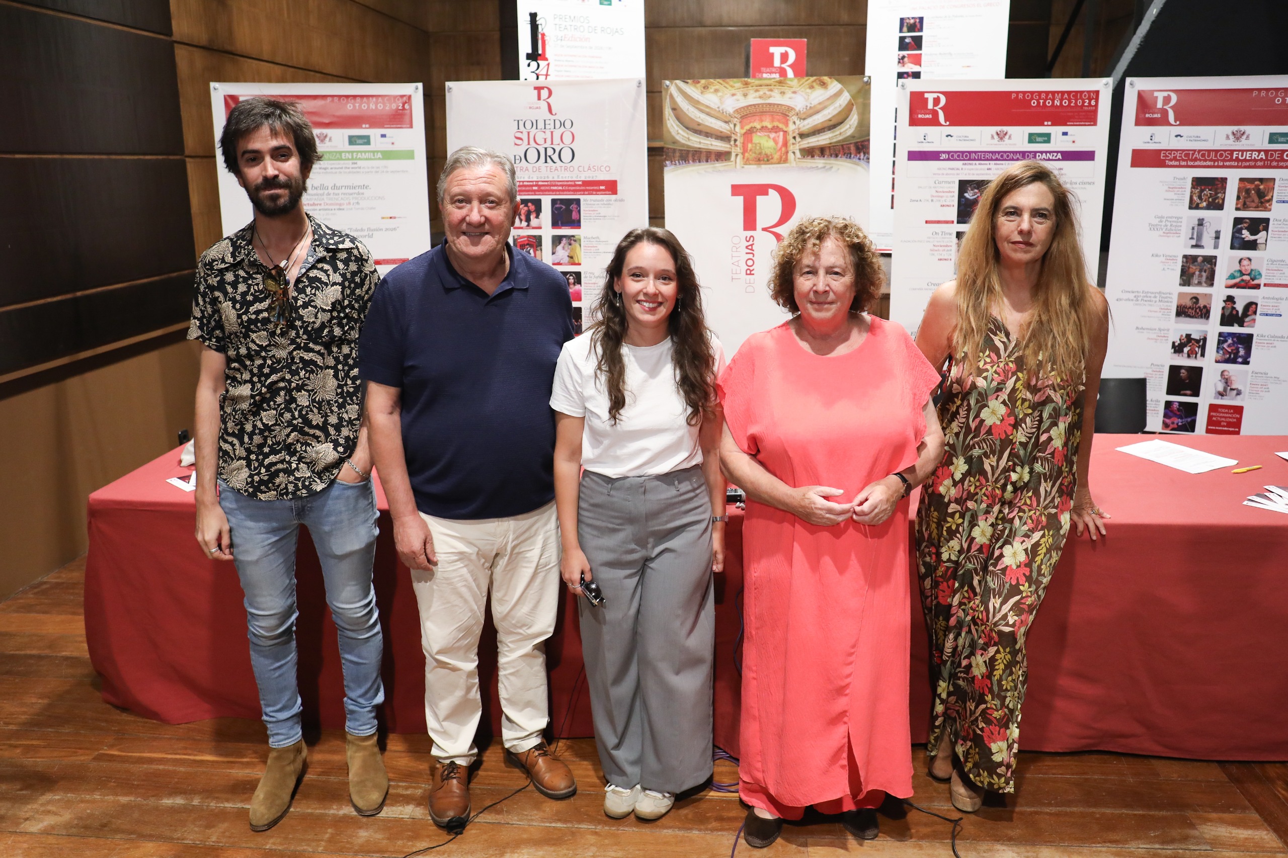 Los protagonistas de la presentación posaron para los medios de comunicación