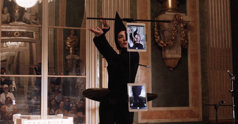 Imagen de una escena de la bailarina Lorena Nogal