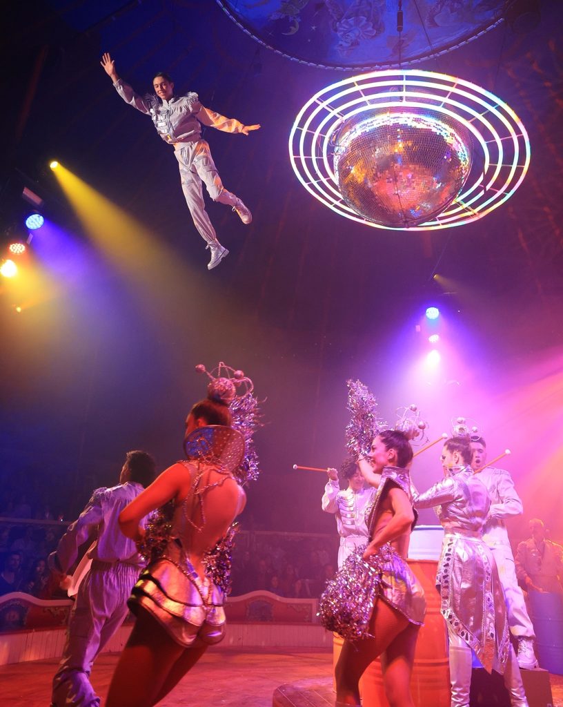 Circo Raly Legacy · Desfile
