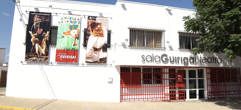 Fachada de la Sala Guirigai en Los Santos de Maimona
