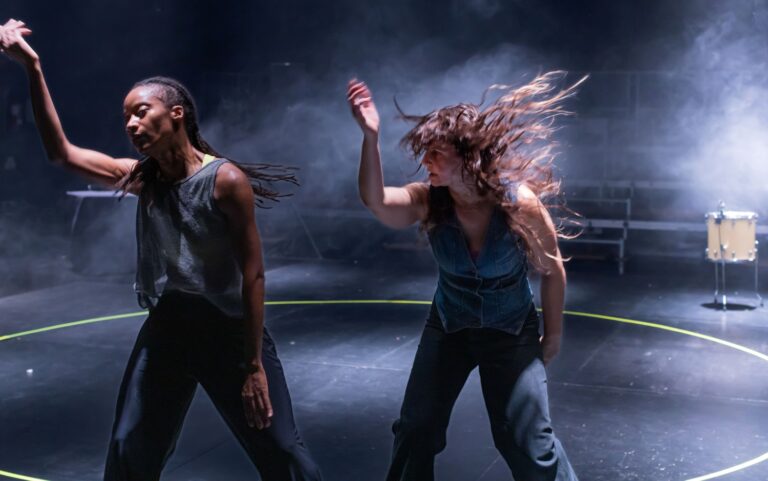 Poliana Lima y Yinka Esi Graves en un momento de A Place to Dance
