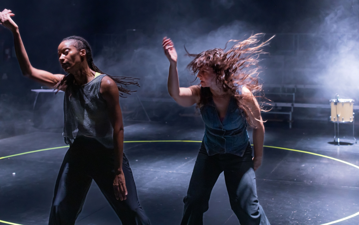 Poliana Lima y Yinka Esi Graves en un momento de A Place to Dance