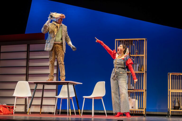Nacho Guerreros y Ana Arias en una escena de la obra 'Bestseller'