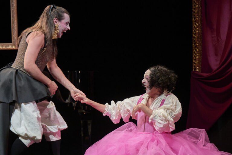 Bru Ferri y Ángel Ruiz en una escena de la obra