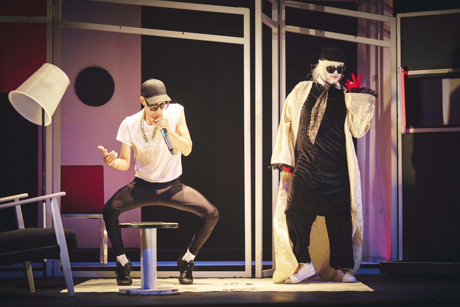 Una escena de HAS BEEN de Sidi Larbi Cherkaoui y Martin Zimmermann